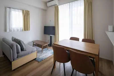 a living room with a table and chairs and a couch at \u7be0\u30ac\u30fc\u30c7\u30f3\u30ec\u30b8\u30c7\u30f3\u30b9 in Tokyo