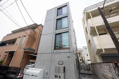 a gray building with a window on the side of it at Arucia\u4e09\u8ed2\u8336\u5c4b in Tokyo
