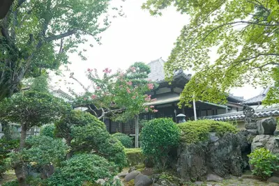 a house with a garden in front of it at \u6298\u308a\u9db4\u306e\u9593 402 in Tokyo