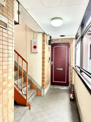 a hallway with a red door in a building at ペットと泊まれる Tatami & B 池上 202 2DK 40m2 in Tokyo