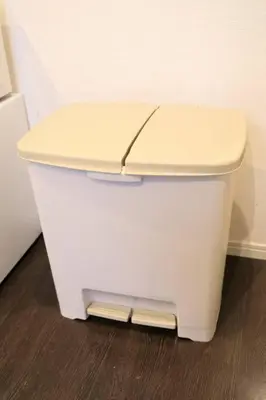 a white toilet in the corner of a room at \u30a2\u30f3\u30c9\u30b9\u30c6\u30a4\u3059\u3082\u3046\u30db\u30c6\u30eb401 in Tokyo