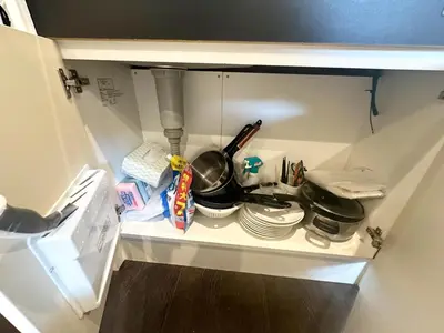 a refrigerator filled with dishes and utensils at \u30a2\u30f3\u30c9\u30b9\u30c6\u30a4\u3059\u3082\u3046\u30db\u30c6\u30eb401 in Tokyo