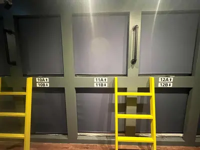 a room with two doors and two yellow chairs at \u65b0\u5bbf\u30cb\u30c3\u30ab\u30db\u30c6\u30eb in Tokyo