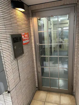 a revolving door with a phone on the wall at \u30cf\u30a4\u30af\u30ec\u30b9\u30c8\u4e2d\u91ce201 in Tokyo