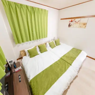 Kosuge Sta 6min walk Ueno Sta 10min Switch