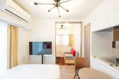 a room with a bed and a tv and a couch at \u30c7\u30a3\u30a2\u30ec\u30a4\u30b7\u30e3\u30b9\u672c\u6240\u543e\u59bb\u6a4bll in Tokyo