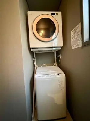 a washing machine and a dryer in a room at Rakuna Inn \u967d Sasazuka2 in Tokyo