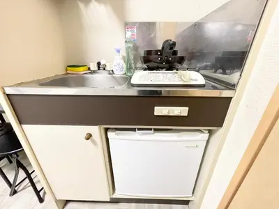 a small kitchen with a sink and a dishwasher at \u30b7\u30e3\u30f3\u30c6\u9ad8\u7530\u99ac\u583412 in Tokyo