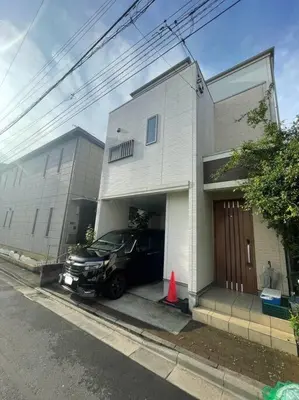 a car parked in the garage of a house at Tommy's house 東京都内では貴重な無料駐車場付で大地震でも安心の新しい家 in Tokyo