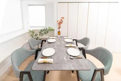 a dining room with a table and chairs at G\u65b0\u5bbf\u6700\u4e2d\u5fc3 \u4e24\u5ba4\u4e00\u5385 \u65b0\u5bbf\u4e09\u4e01\u76ee\u8f66\u7ad94\u5206 2 rooms Shinjuku center 4 mins to ST Max 7P \u76f4\u8fbe\u65b0\u5bbf \u6d89\u8c37 \u8868\u53c2\u9053 \u6c60\u888b \u4e0a\u91ce \u4ee3\u4ee3\u6728 \u94f6\u5ea7 \u539f\u5bbf \u54c1\u5ddd in Tokyo