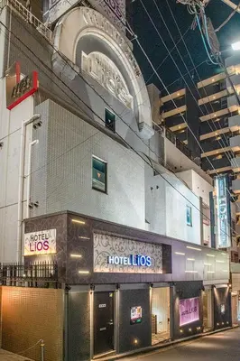 a building with a hotel lifts sign on it at \u30db\u30c6\u30eb\u30ea\u30aa\u30b9\u6e0b\u8c37Adults only in Tokyo