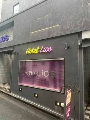 a store front with a sign on the side of a building at \u30db\u30c6\u30eb\u30ea\u30aa\u30b9\u6e0b\u8c37Adults only in Tokyo