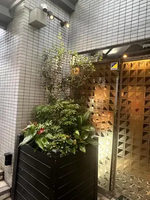 a large planter with plants in front of a building at \u30db\u30c6\u30eb\u30ea\u30aa\u30b9\u6e0b\u8c37Adults only in Tokyo