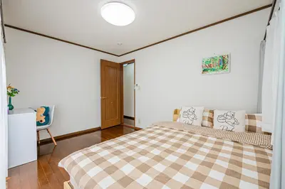 a bedroom with a bed with a checkered blanket at Asakusa-Ginza-Skytree-Stn-4min-95sqm-Garage-2WC-2Swr in Tokyo