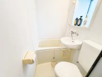 a small bathroom with a toilet and a sink at \u897f\u6b66\u65b0\u5bbf\u7dda \u99c5\u8fd16\u4eba\u53ef d1 in Tokyo