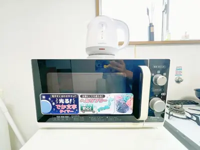 a microwave with a toaster on top of it at \u897f\u6b66\u65b0\u5bbf\u7dda \u99c5\u8fd16\u4eba\u53ef d1 in Tokyo