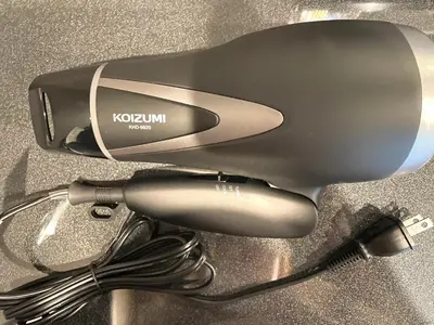a hair dryer sitting on top of a table at New\u4e09\u8ed2\u8336\u5c4b\u30cf\u30a6\u30b9 \u6e0b\u8c37\u307e\u3067\u96fb\u8eca5\u5206 \u4e09\u8ed2\u8336\u5c4b\u99c5\u5f92\u6b696\u5206 2023\u5e74\u30d5\u30eb\u30ea\u30ce\u30d9\u6238\u5efa in Tokyo