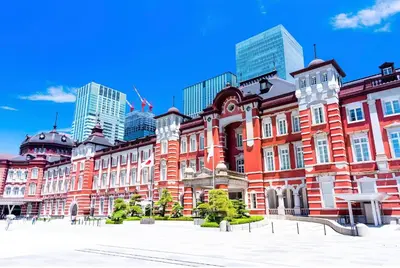 a large red brick building with skyscrapers in the background at New\u4e09\u8ed2\u8336\u5c4b\u30cf\u30a6\u30b9 \u6e0b\u8c37\u307e\u3067\u96fb\u8eca5\u5206 \u4e09\u8ed2\u8336\u5c4b\u99c5\u5f92\u6b696\u5206 2023\u5e74\u30d5\u30eb\u30ea\u30ce\u30d9\u6238\u5efa in Tokyo