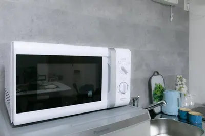 a microwave sitting on top of a kitchen counter at 20, Hikifune, Entire house for rent, \u66f3\u821f in Tokyo