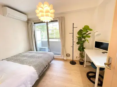 a bedroom with a bed and a desk and a window at \u30b7\u30e3\u30f3\u30c6\u9ad8\u7530\u99ac\u583422 in Tokyo
