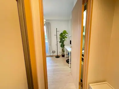 a hallway leading to a room with a desk and a plant at \u30b7\u30e3\u30f3\u30c6\u9ad8\u7530\u99ac\u583422 in Tokyo