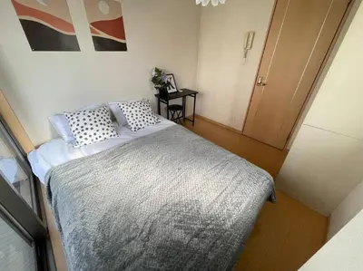 a bedroom with a bed with two pillows on it at \u30b7\u30e3\u30f3\u30c6\u9ad8\u7530\u99ac\u583431 in Tokyo