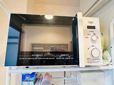 a microwave oven sitting on top of a shelf at \u30b7\u30e3\u30f3\u30c6\u9ad8\u7530\u99ac\u583432 in Tokyo