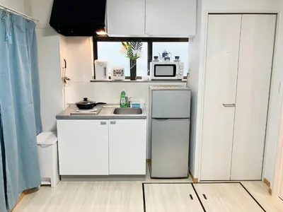 a small white kitchen with a sink and a microwave at \u4e0a\u91ce\u60a0\u60a0\u4e4b\u5bb6 \u8cb8\u520775\u5e73\u7c732Ldk \u6d45\u8349\u5bfa \u96f7\u9580\u5f92\u6b69\u570f \u79cb\u8449\u539f,\u65b0\u5bbf,\u9280\u5ea7,\u30c7\u30a3\u30ba\u30cb\u30fc\u30e9\u30f3\u30c9\u8fd1\u3044 in Tokyo