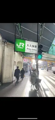 a group of people walking down a city street at \u6771\u4eac\u306e\u6e2f\u7063-Tokyo Harbor -28 square meter king size garden room103 in Tokyo