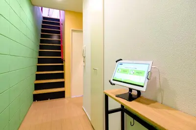 a computer monitor sitting on a table in a hallway at \u30e9\u30f3\u30c9\u30d5\u30a9\u30ec\u30b9\u30c8\u4e21\u56fd - \u6d45\u8349\u3084\u30b9\u30ab\u30a4\u30c4\u30ea\u30fc\u8fd1\u304f- \u6700\u59276\u540d\u5bbf\u6cca\u53ef in Tokyo
