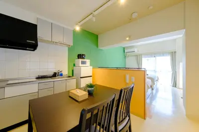 a kitchen with a table and chairs in a room at \u30e9\u30f3\u30c9\u30d5\u30a9\u30ec\u30b9\u30c8\u4e21\u56fd - \u6d45\u8349\u3084\u30b9\u30ab\u30a4\u30c4\u30ea\u30fc\u8fd1\u304f- \u6700\u59276\u540d\u5bbf\u6cca\u53ef in Tokyo