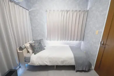 a small bedroom with a bed and a window at Pet-Friendly, Projector, 2LDK, 6pp, Shinagawa Area in Tokyo