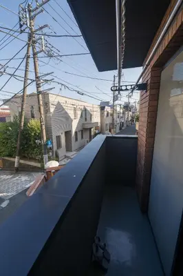 a balcony with a view of a city street at Pet-Friendly, Projector, 2LDK, 6pp, Shinagawa Area in Tokyo