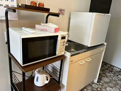 a microwave oven sitting on top of a counter at \u5343\u99c4\u6728\u306e\u52c7 in Tokyo