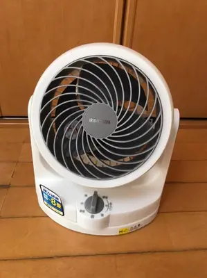 a white fan is sitting on the floor at Amika First301 AF31 in Tokyo