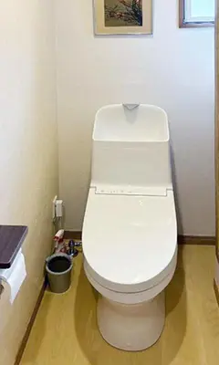 a bathroom with a white toilet in a room at WE Hotel Family House in Tokyo