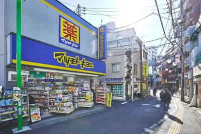 a store on a city street with people walking down the street at \u30ec\u30ea\u30aa\u30f3\u4e0b\u843d\u5408 in Tokyo