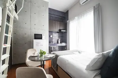 a bedroom with a bed and a table and a chair at \u30ec\u30ea\u30aa\u30f3\u4e0b\u843d\u5408 in Tokyo