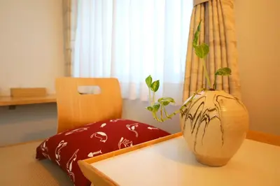 a vase sitting on a table with a plant at \u5c3e\u4e45\u65b0\u7bc9 in Tokyo