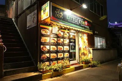 a restaurant with signs on the side of a building at \u6771\u4eac\u30b9\u30ab\u30a4\u30c4\u30ea\u30fc\u773a\u671b \u4e00\u68df\u8cb8\u5207 \u99c5\u5f92\u6b6950\u79d2 \u6d45\u83498\u5206 \u30b9\u30ab\u30a4\u30c4\u30ea\u30fc4\u5206 \u9280\u5ea720\u5206 in Tokyo