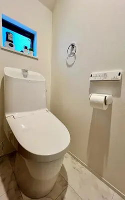 a white toilet in a bathroom with a window at Brand New Modern Haven 7-Min Walk to Shinkoenji Station 9-Min Train to Shinjuku in Tokyo