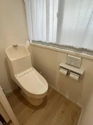 a white toilet in a bathroom with a window at Cozy INN \u897f\u54c1\u5ddd201 in Tokyo