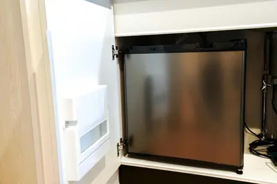 a refrigerator in a room with a window at B31\u6c60\u888b\u6700\u4e2d\u5fc3 \u4ea4\u901a\u4fbf\u5229\u8f66\u7ad93\u5206 Ikebukuro center 3 mins to ST Max 4P \u76f4\u8fbe\u65b0\u5bbf \u6d89\u8c37 \u8868\u53c2\u9053 \u6c60\u888b \u4e0a\u91ce \u4ee3\u4ee3\u6728 \u94f6\u5ea7 \u539f\u5bbf in Tokyo