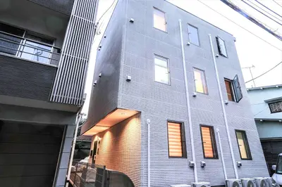 a gray building with lights on the side of it at B31\u6c60\u888b\u6700\u4e2d\u5fc3 \u4ea4\u901a\u4fbf\u5229\u8f66\u7ad93\u5206 Ikebukuro center 3 mins to ST Max 4P \u76f4\u8fbe\u65b0\u5bbf \u6d89\u8c37 \u8868\u53c2\u9053 \u6c60\u888b \u4e0a\u91ce \u4ee3\u4ee3\u6728 \u94f6\u5ea7 \u539f\u5bbf in Tokyo