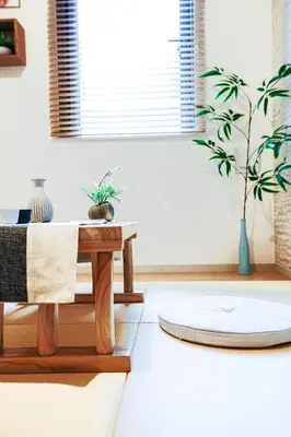 a living room with a table and a plant at B3f\u6c60\u888b\u4e2d\u5fc3 \u4e24\u5ba4 \u4ea4\u901a\u4fbf\u5229 \u8f66\u7ad93\u5206\u949f 2 rooms Ikebukuro center 3 mins to ST Max 5P \u76f4\u8fbe\u65b0\u5bbf \u6d89\u8c37 \u8868\u53c2\u9053 \u6c60\u888b \u4e0a\u91ce \u4ee3\u4ee3\u6728 \u94f6\u5ea7 \u539f\u5bbf in Tokyo