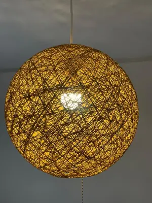 a large gold light fixture hanging from a ceiling at \u4e0b\u753a\u7acb\u77f3\u99c5\u8fd1\u6c11\u6cca\u7f8e\u5e78 in Tokyo