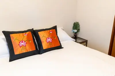 two pillows sitting on top of a bed at \u6c60\u888b\u672c\u753a\u4e00\u8ed2\u5bb6 \u6700\u59276\u540d WiFi \u5317\u6c60\u888b\u99c5\u5f92\u6b696\u5206 \u6c60\u888b\u99c5\u96fb\u8eca1\u5206 in Tokyo