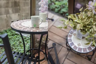 a table with a coffee cup and a potted plant at self-check in-\u65b0\u5927\u4e45\u4fdd\u30de\u30f3\u30b7\u30e7\u30f3 in Tokyo