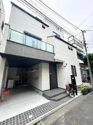 a large white building with a balcony on it at \u798f\u5409\u5c4b in Tokyo