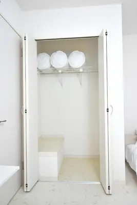 a white closet with two plates on the door at Kamata332 \u84b2\u7530\u99c5\u306e2LDK\u30a2\u30d1\u30fc\u30c8\u30e1\u30f3\u30c8 \u7fbd\u75308min \u54c1\u5ddd8min in Tokyo
